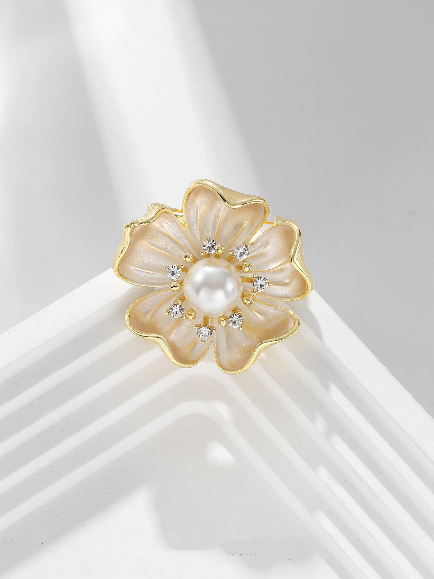 Camellia Brooch with a High-End, Luxurious Feel, Super Beautiful Enamel-Painted Floral Design, Anti-Exposure Pin for Women