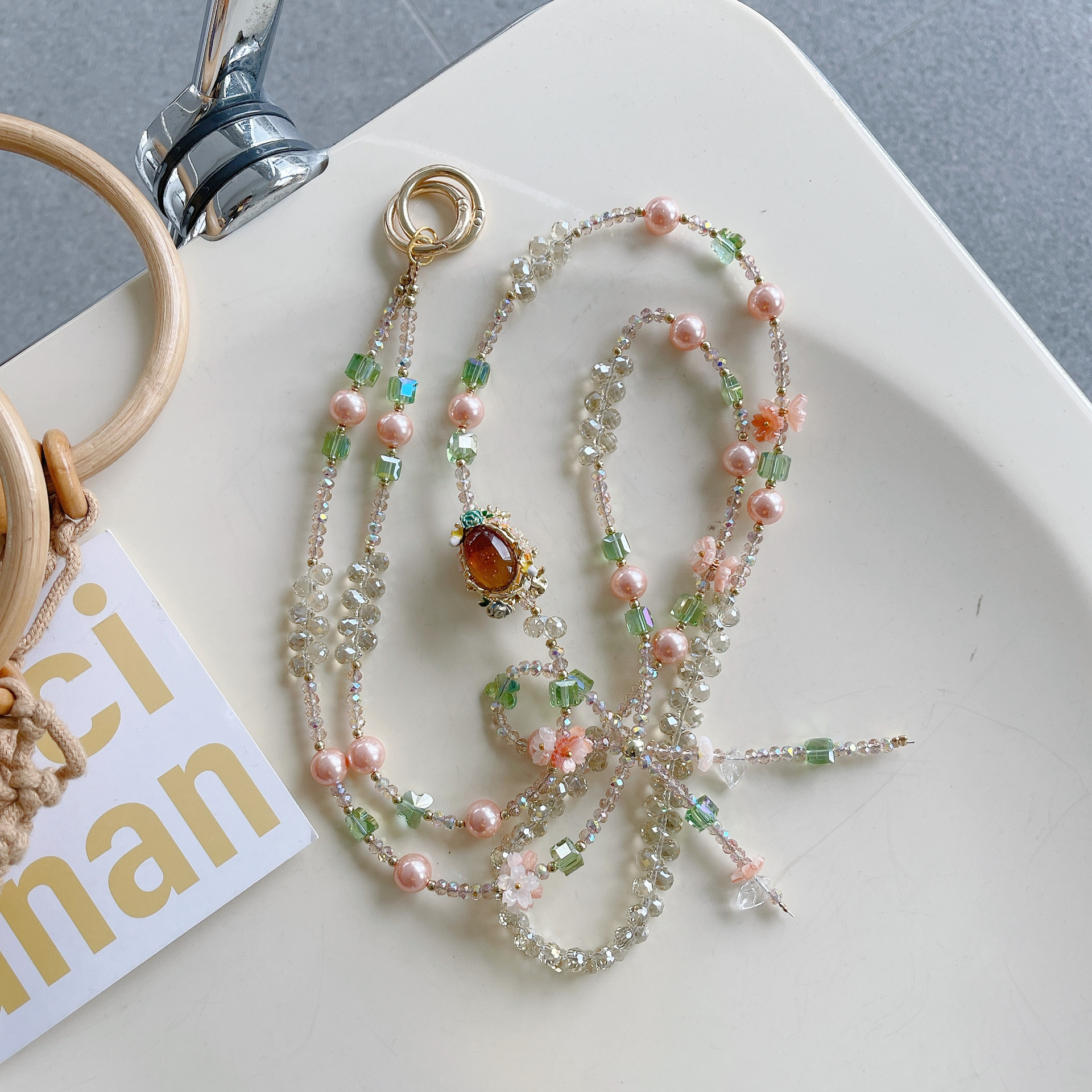 Cadena de teléfono móvil de alta gama hecha a mano boutique, cadena larga de cristal de lago femenino, cordón de teléfono móvil de moda, colgante de mensajero largo