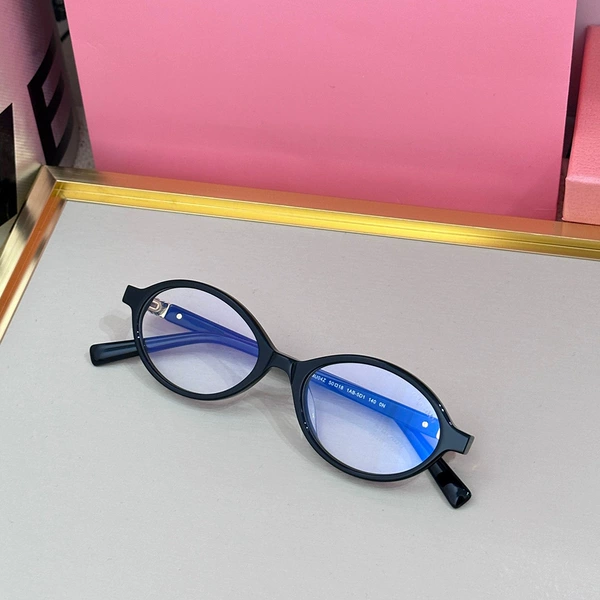 Black glasses