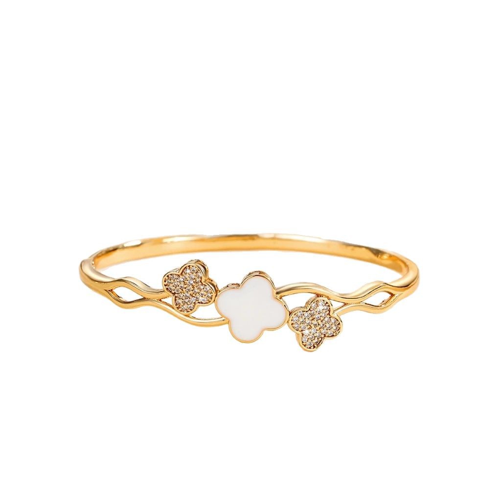 Explosiones transfronterizas de moda de cobre chapado en oro de cuatro hojas de diseño de brazalete de piedra de cuatro hojas joyerías para mujeres