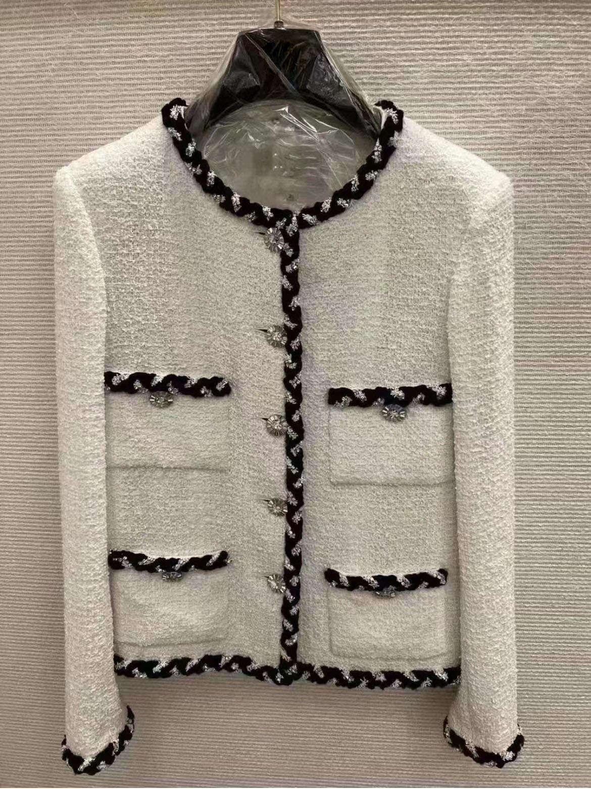 2024 Heavy Industry Classic Wool Small Fragrance Tops Women's Plaid Braided Round Neck White Tweed Short Top