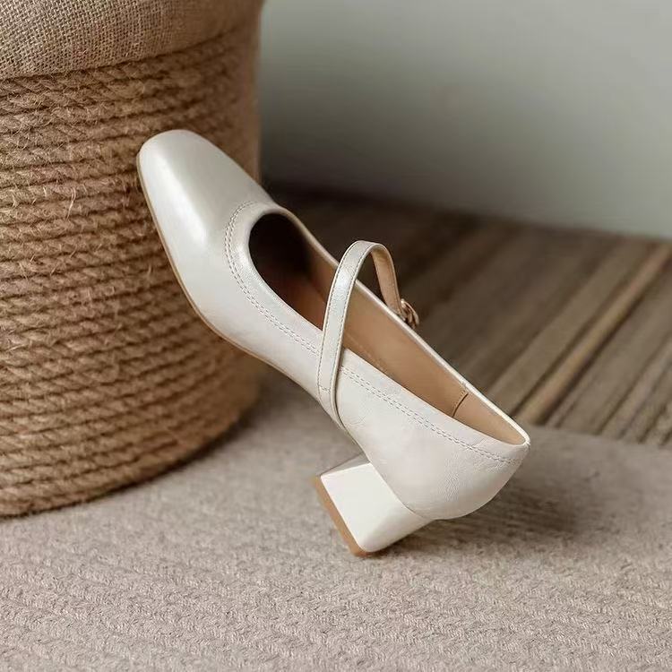 Zapatos Retro franceses de mujer de primavera y otoño de 2026 nuevo temperamento zapatos de tacón alto de cabeza cuadrada zapatos de talón grueso superficial