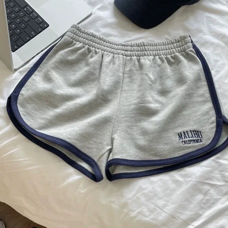 American Retro Casual Shorts for Women, Embroidered Letter Hot Pants, New Summer Style, Elastic Waist, Color-Blocking, Loose Sports Shorts