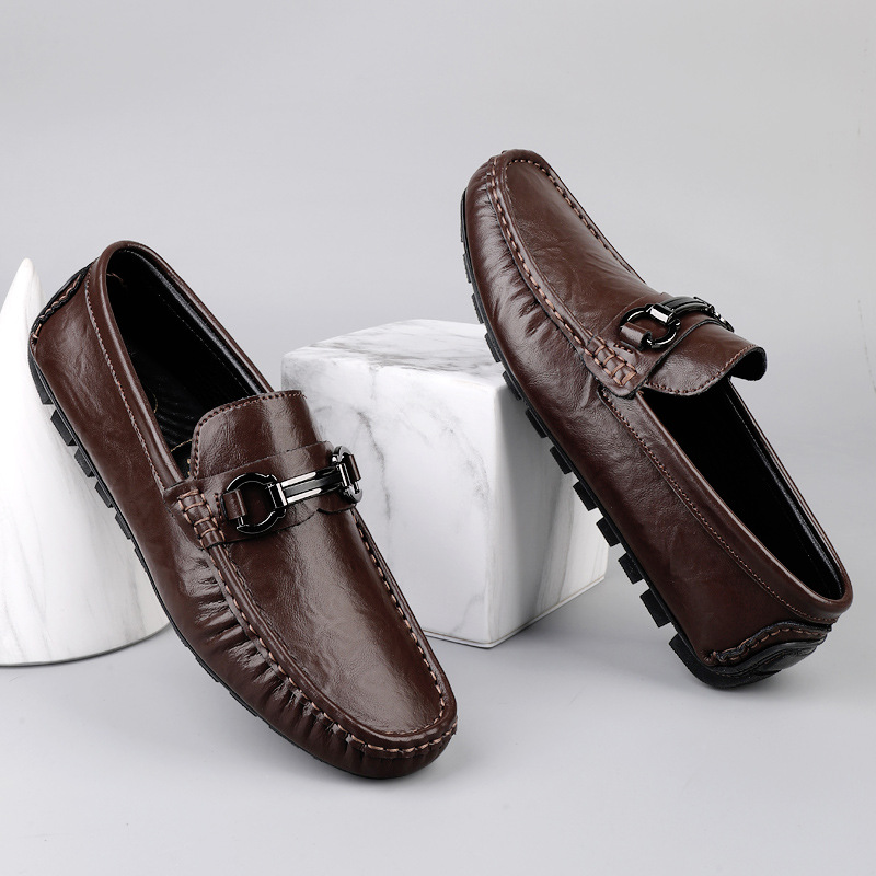 Zapatos de hombre de cuero real 2025 nuevos zapatos de negocios británicos transpirables con suela suave zapatos casuales perezosos con un pie zapatos para hombre