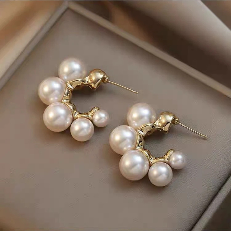 Elegant C-Shaped Pearl Earrings from Dongdaemun, Korea, for Women, Simple and Versatile, Trendy Light Luxury Fashion Earrings for Women