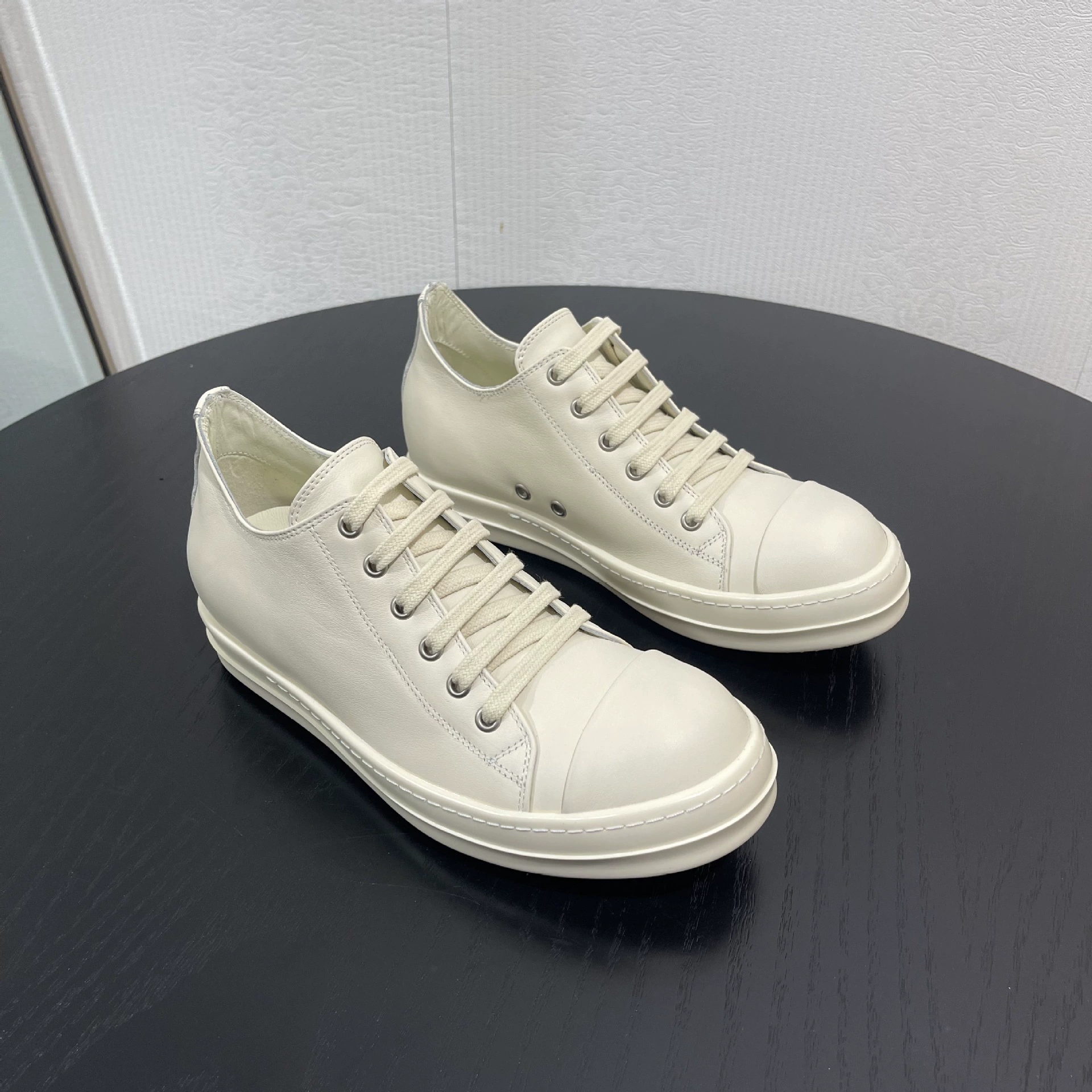 Кроссовки RO с толстой подошвой для мужчин, прямые поставки с фабрики, 25 моделей, повседневные низкие кеды из натуральной кожи в стиле High Street, увеличивающие рост, парный стиль.