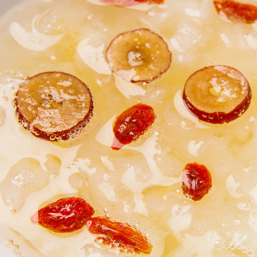 Instantly Dissolvable Dried Snow Fungus Soup, Online Trendy Snow Fungus Soup with Red Dates and Goji Berries, Collagen Snow Fungus Soup