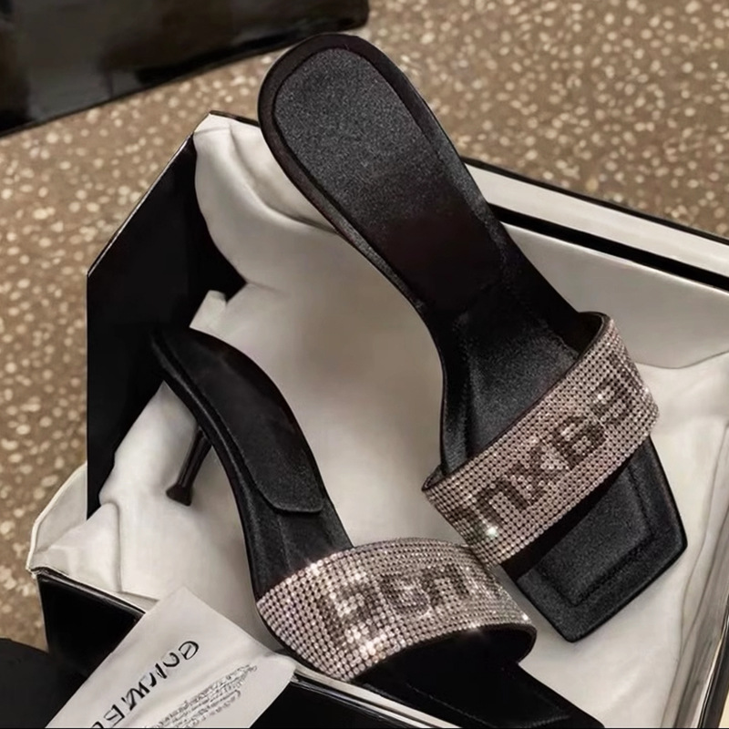 Sexy fashionable universal women's slippers with rhinestones