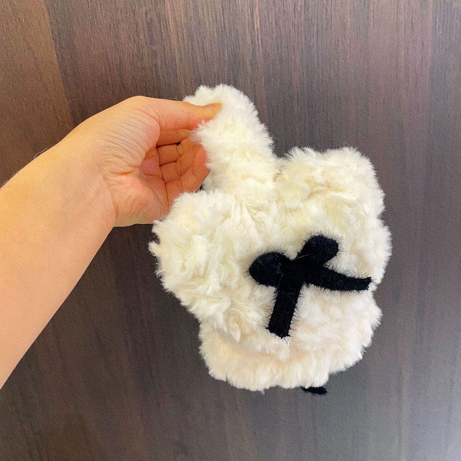 秋冬の韓国系のベルベットの蝶結びの耳カバーは防寒保温愛の耳を厚くして子供の耳を覆っています。