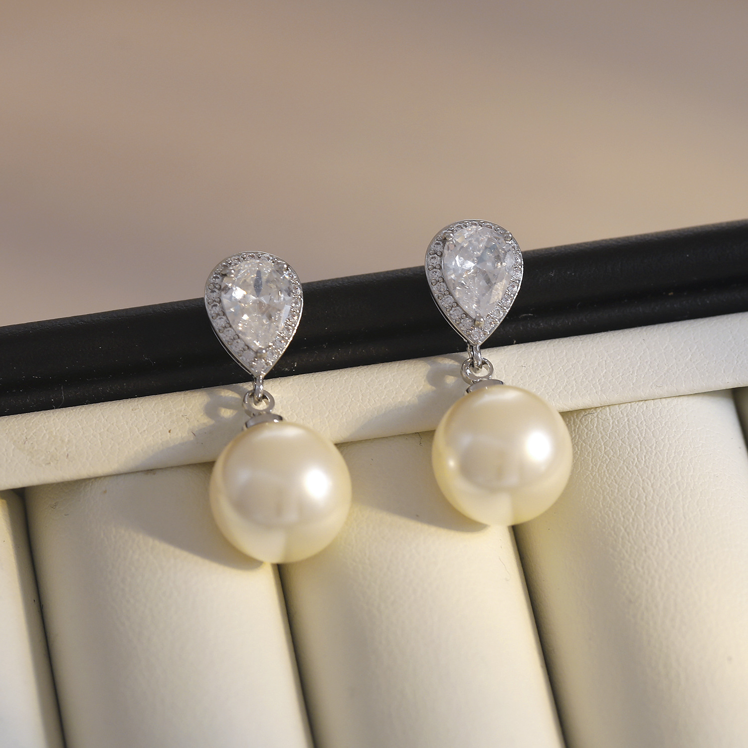 Classic universal elegant fashionable retro geometric earrings pearl…