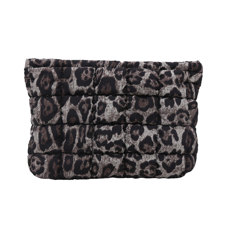 Bolsa de maquillaje de nicho, bolsa de maquillaje de imprenta de leopardo, bolsa de mano de moda europea y americana, gran capacidad, alta calidad de tela, bolsa de almacenamiento de bordado de cuadrillas
