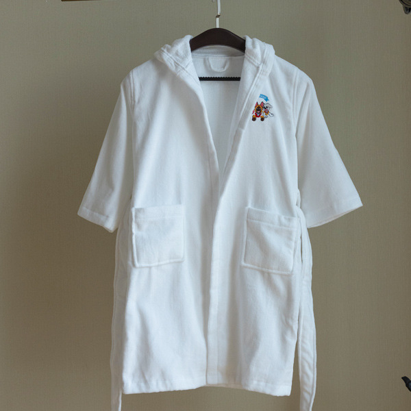 Hotel diseño de la habitación entre padres e hijos hotel para niños lindo tema de dibujos animados para mascotas decoración de la habitación familiar cama cubierta cama cola toalla almohada