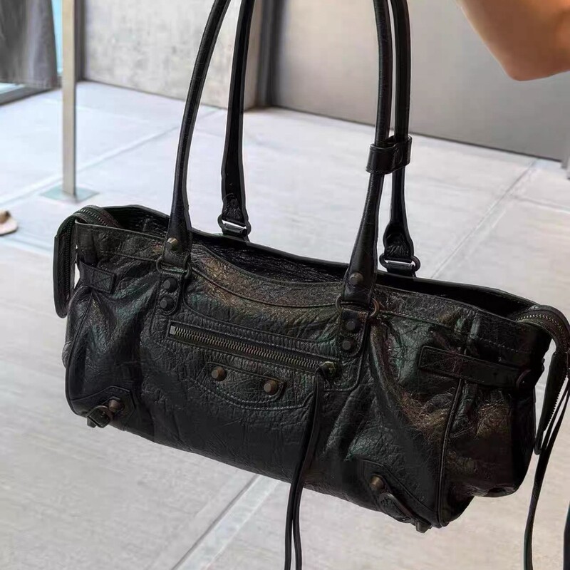 2026 New Trendy Influencer Picks Versatile Horizontal Dark Motorcycle Bag Niche Design Handbag Shoulder Bag Trendy