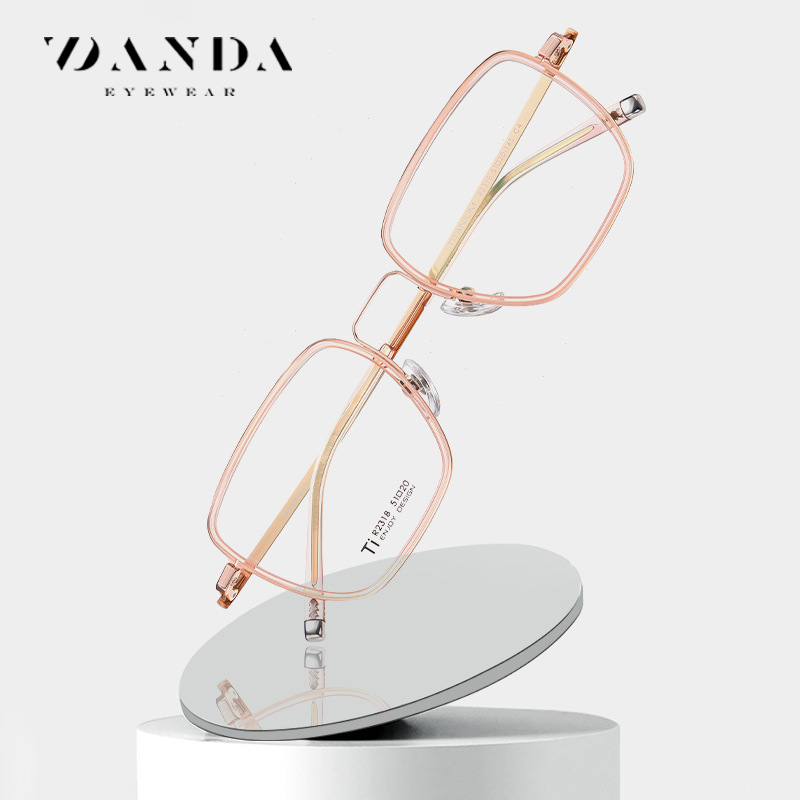 2022 nuevos vidrios de titanio puro marco Fashion Square marco R2318 hombres y mujeres pueden coincidir con la miopía multi-placa gafas lisas