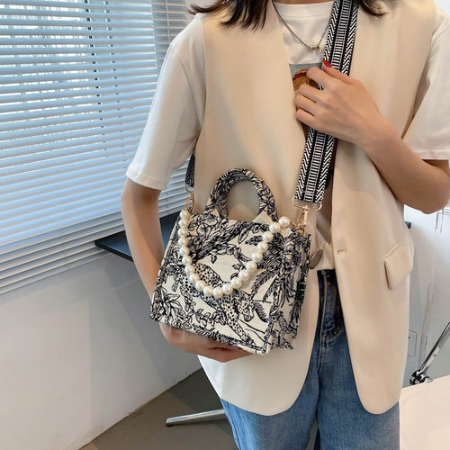 Japanese-style tote bag for women,  new design, niche embroidery cotton linen fabric hand-held tote bag, large capacity commuting canvas single-shoulder bag