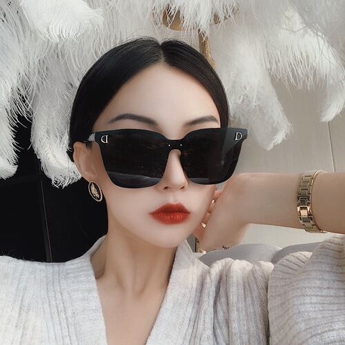 European and American fashionable D letter sunglasses for driving, black frame face-showing small glasses, sunglasses for women, one-piece drop shipping