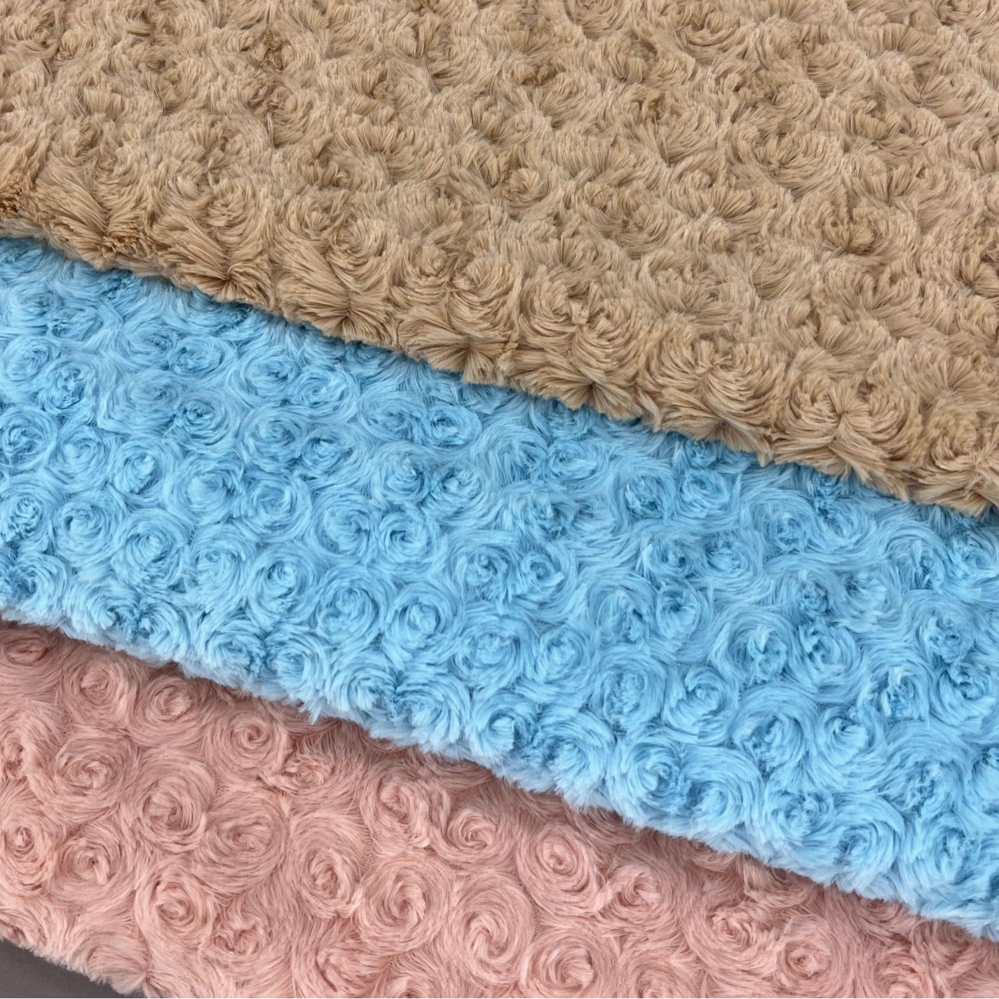 Spot Rose Velvet Escurrir Tejido de vellón de anillo esmerilado Juguetes de pelusa de flores desordenadas Ropa para mascotas Tela de equipaje
