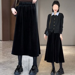 设计垂坠感加绒金丝绒字半身裙女秋冬2025新款黑色伞裙中长裙子