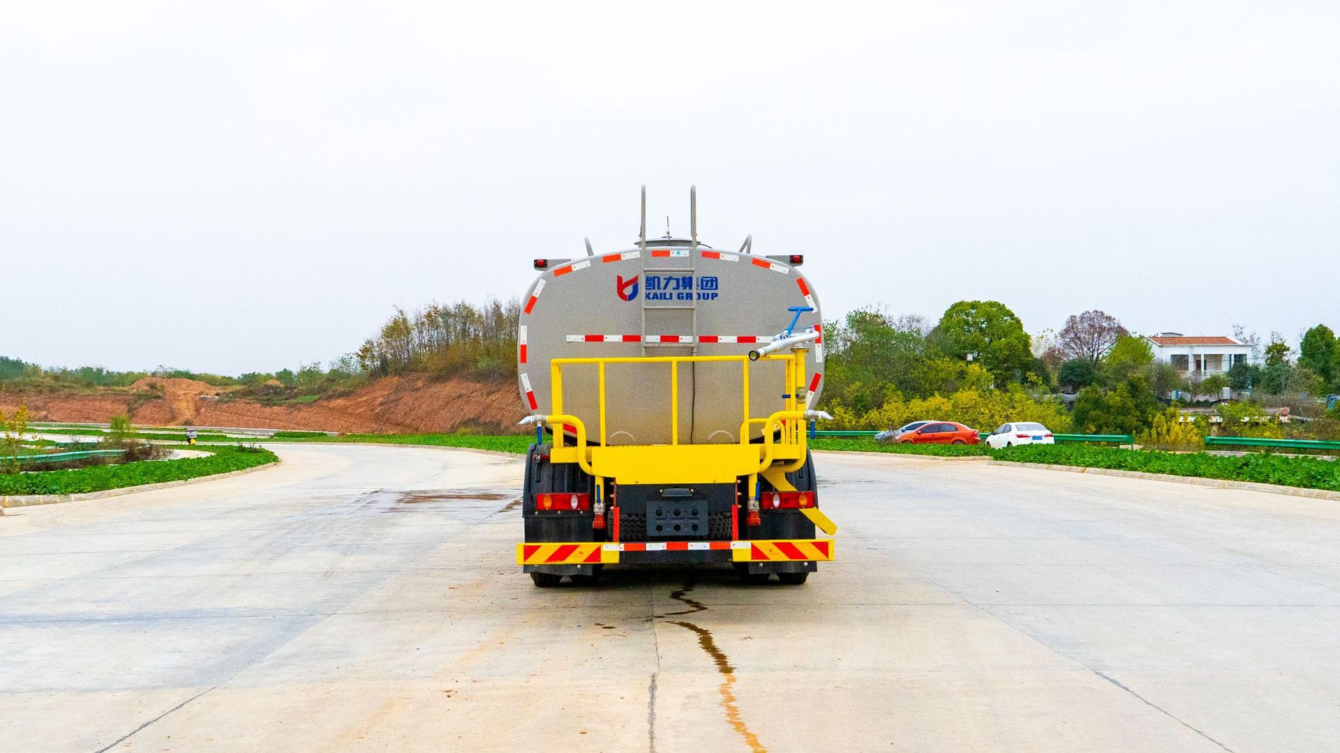 25 Square Dongfeng Huashen Sprinkler Truck, Transport Water, Road Sprinkling, Landscaping Spraying Truck