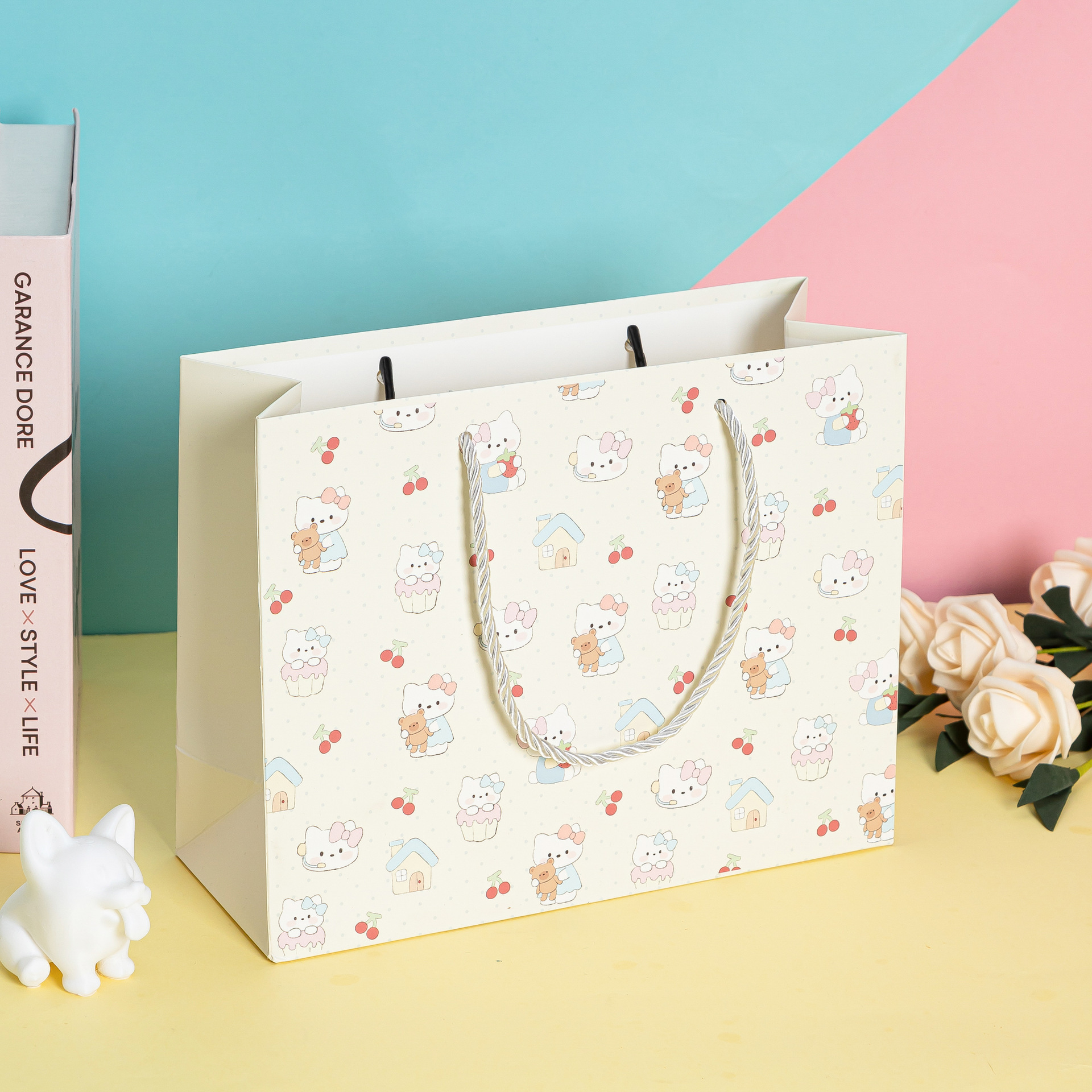 Nuevas bolsas de regalo horizontales una variedad de bolsas de regalo de alta calidad para regalos de fábrica general venta directa al por mayor