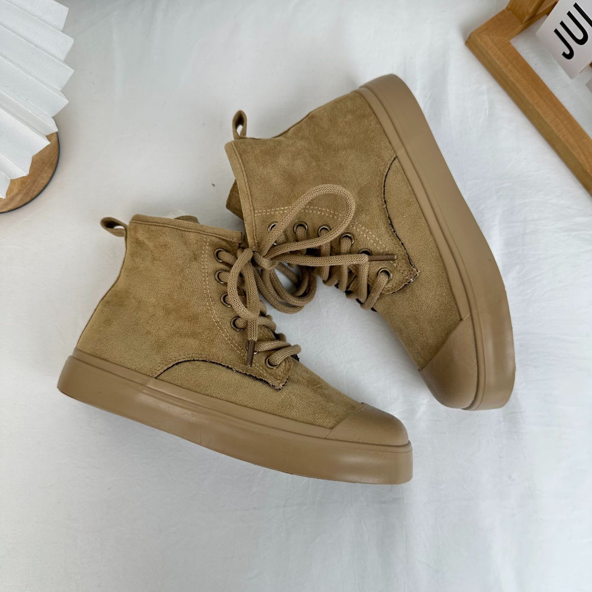 Yuanbo 2025 zapatos de algodón de invierno para mujer, zapatos de plataforma de terciopelo de alta calidad para uso exterior, versión coreana de zapatos de mujer casuales cálidos y de todo fósforo