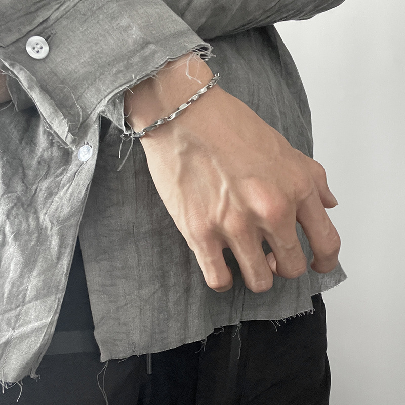 Modern Men’s Mobius Pendant Necklace, Premium Stainless Steel_voghion.com