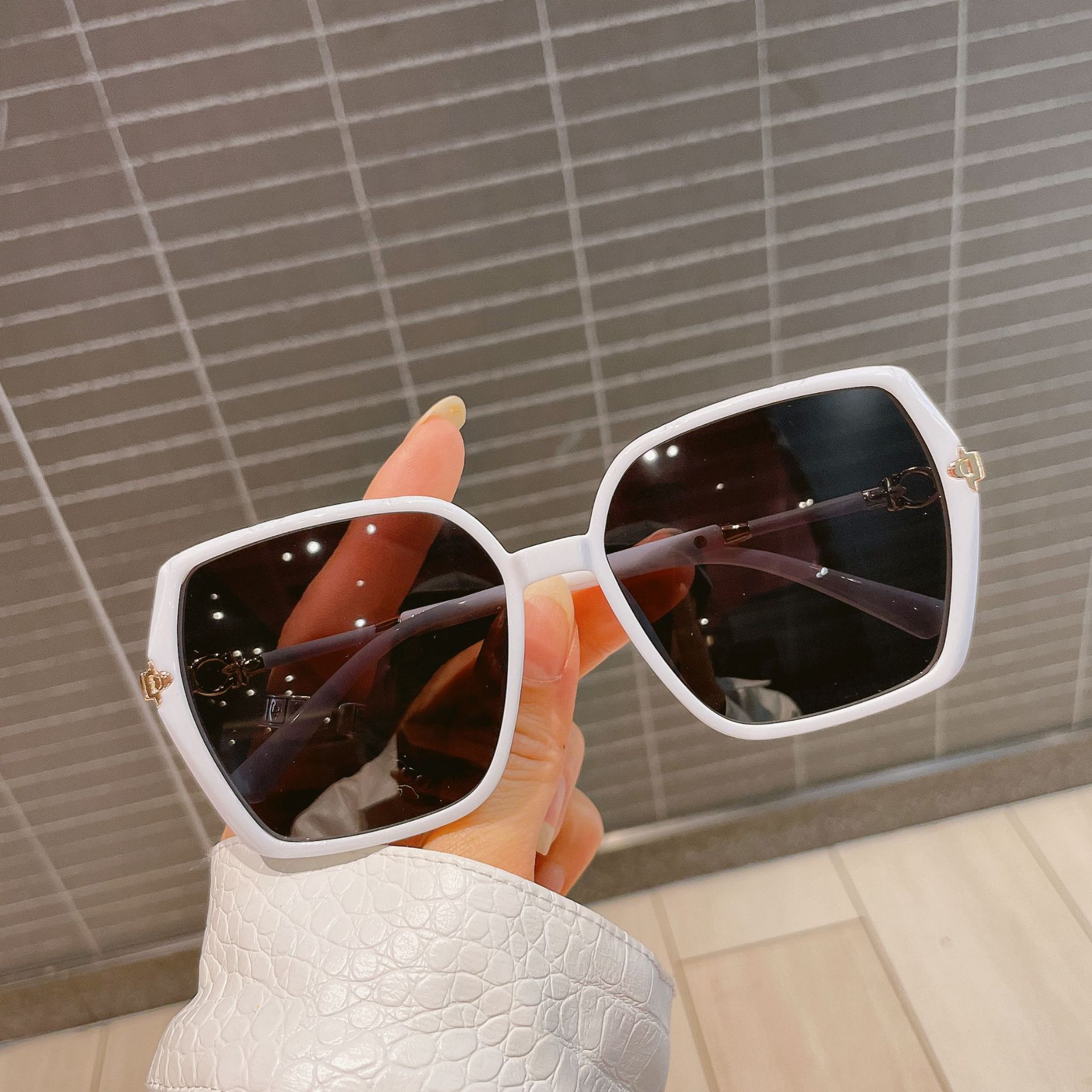 Simple Style Solid Color Resin Square Full Frame Women's Sunglasses display picture 5