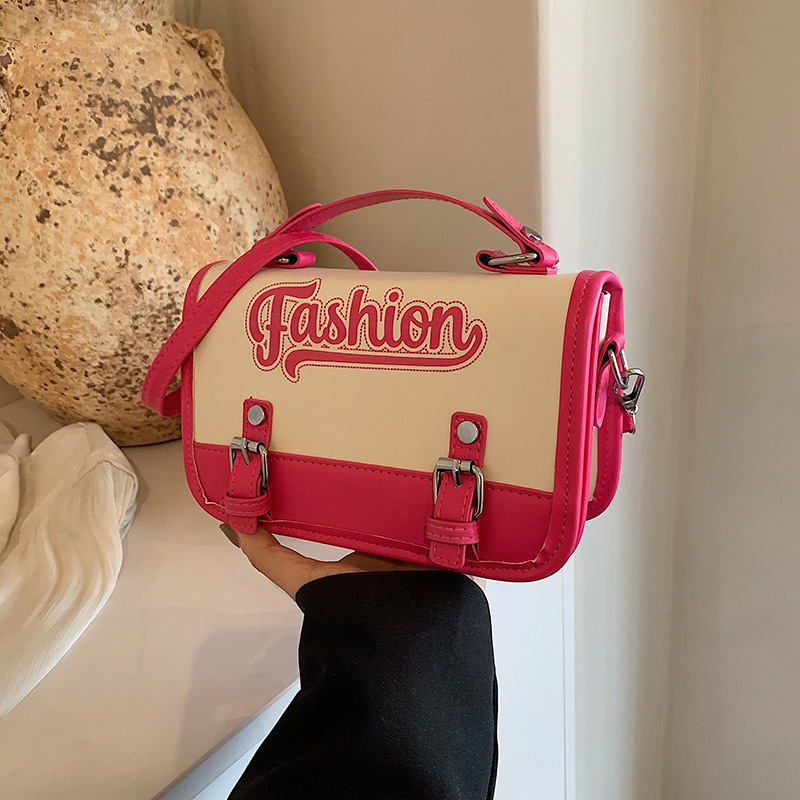 Bolsos pequeños portátiles para mujer 2024 primavera y verano nuevas letras de moda color de contraste bolso cuadrado pequeño de un solo hombro bolso mensajero de cercanías