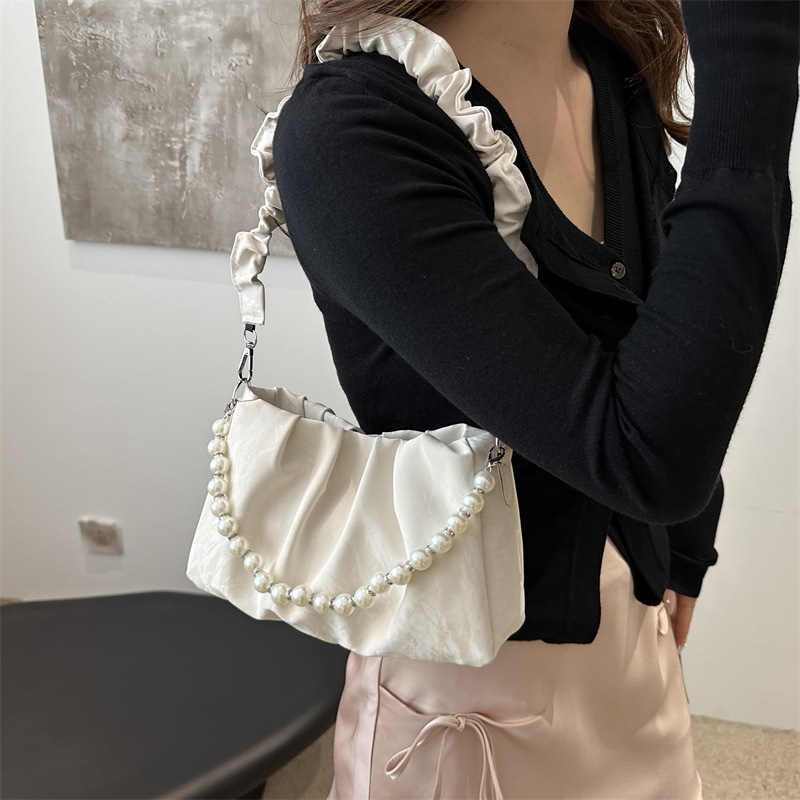 2024 nuevo bolso de mano de cadena de perlas nicho diseño plegable bolso de nube debajo de la axila red de marea roja bolso de mochila