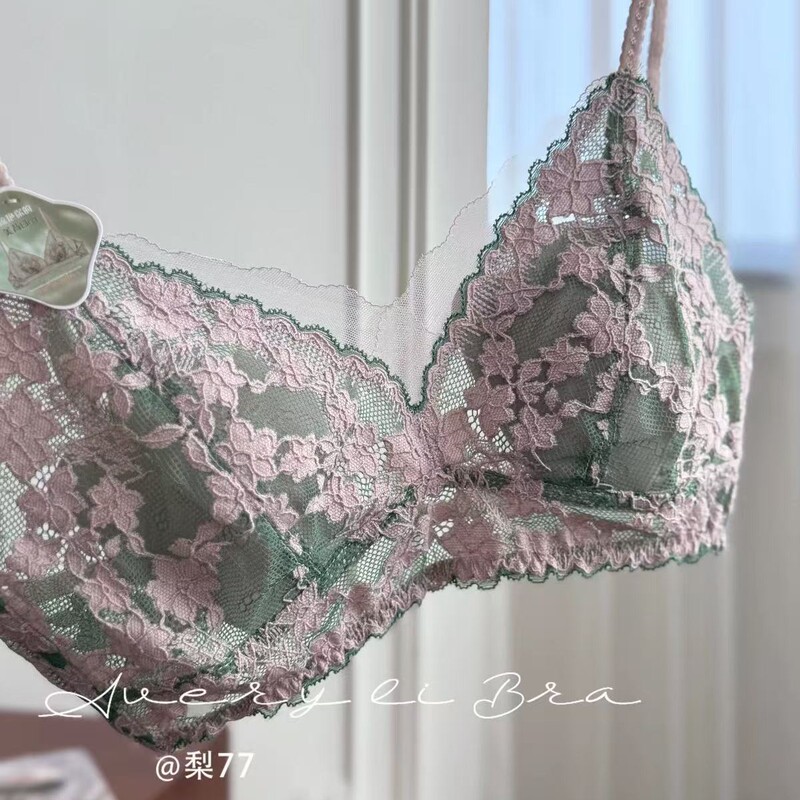 French Retro Embroidered Lace Triangle Cup Underwear for Women with Cross-Over Large Backless Beautiful Back and Small Breasts Bra