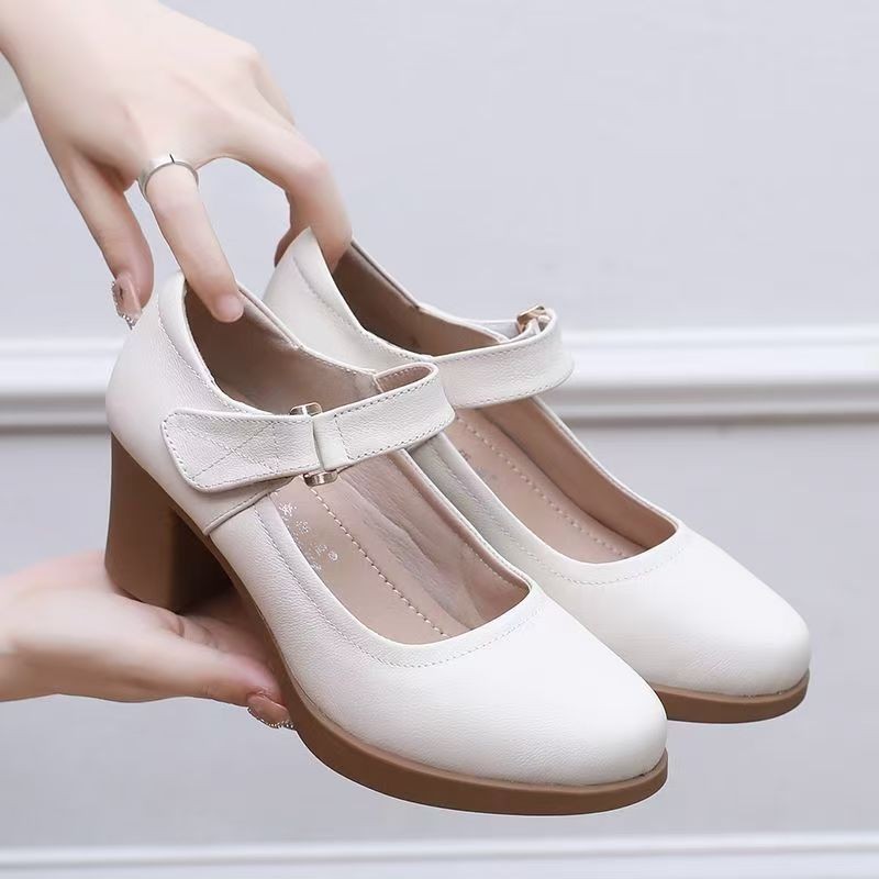 2026 zapatos de desfile de tacones medios poco profundos de cabeza redonda tacones gruesos cómodos zapatos de trabajo femeninos de tendón de toro zapatos madre