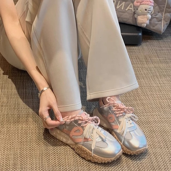 Los nuevos zapatos de altura interior de 6cm de Grape Mom combinan con cordones de color de contraste de todo fósforo, zapatos deportivos de entrenamiento alemán de ocio, zapatillas de deporte para mujer