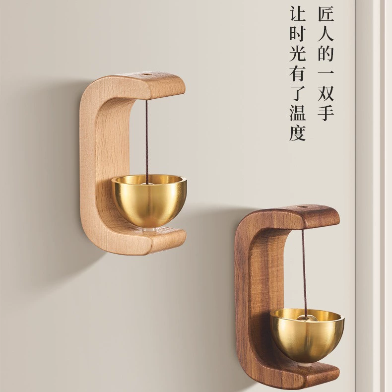 Дверной колокольчик входит в дверь