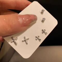 軽くて豪華な超フラッシュクロスのイヤリングは価値があります。