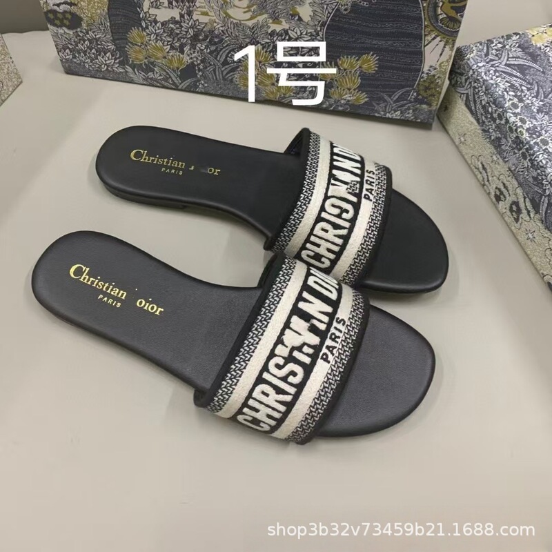 Classic D-Brand Flat-Soled Slippers in a Straight-Line Design, Exclusively for Cross-Border Fashion, Suitable for Foreigner Foot Shapes. Domestic Sales Only, Do Not Disturb
