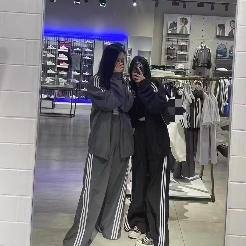 Sports Suit for Men and Women, Jenny's Same Style Three-Stripe Jacket with Twisted Wide-Leg Pants 3660.3362 Fashion Sports Sports Suit for Men and Women, Jenny's Same Style Three-Stripe Jacket with Twisted Wide-Leg Pants 3660.3362 Fashion Sports