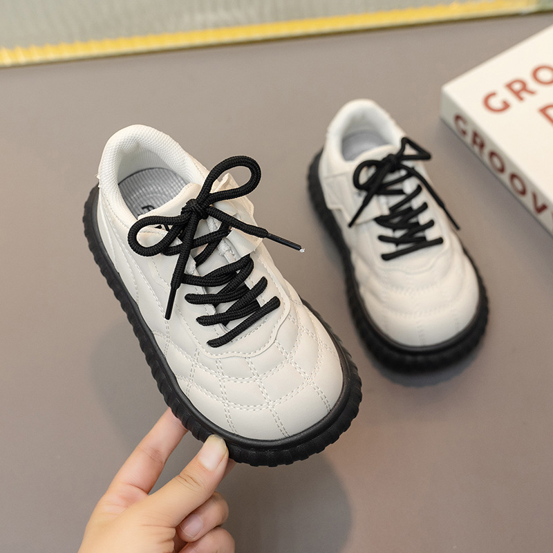 Zapatilla de deporte de las muchachas 2023 otoño nuevos niños medianos y grandes niños de fondo suave de los niños blancos bajos-top zapatos casuales del tablero