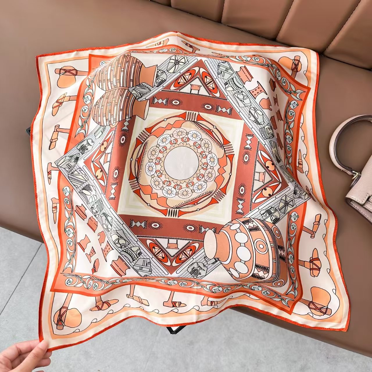 軽い豪華な北欧風の紫色の朝顔の花のプリントの绢糸のスカーフの女性の高級な気質の100% シルクの小さい方のタオル