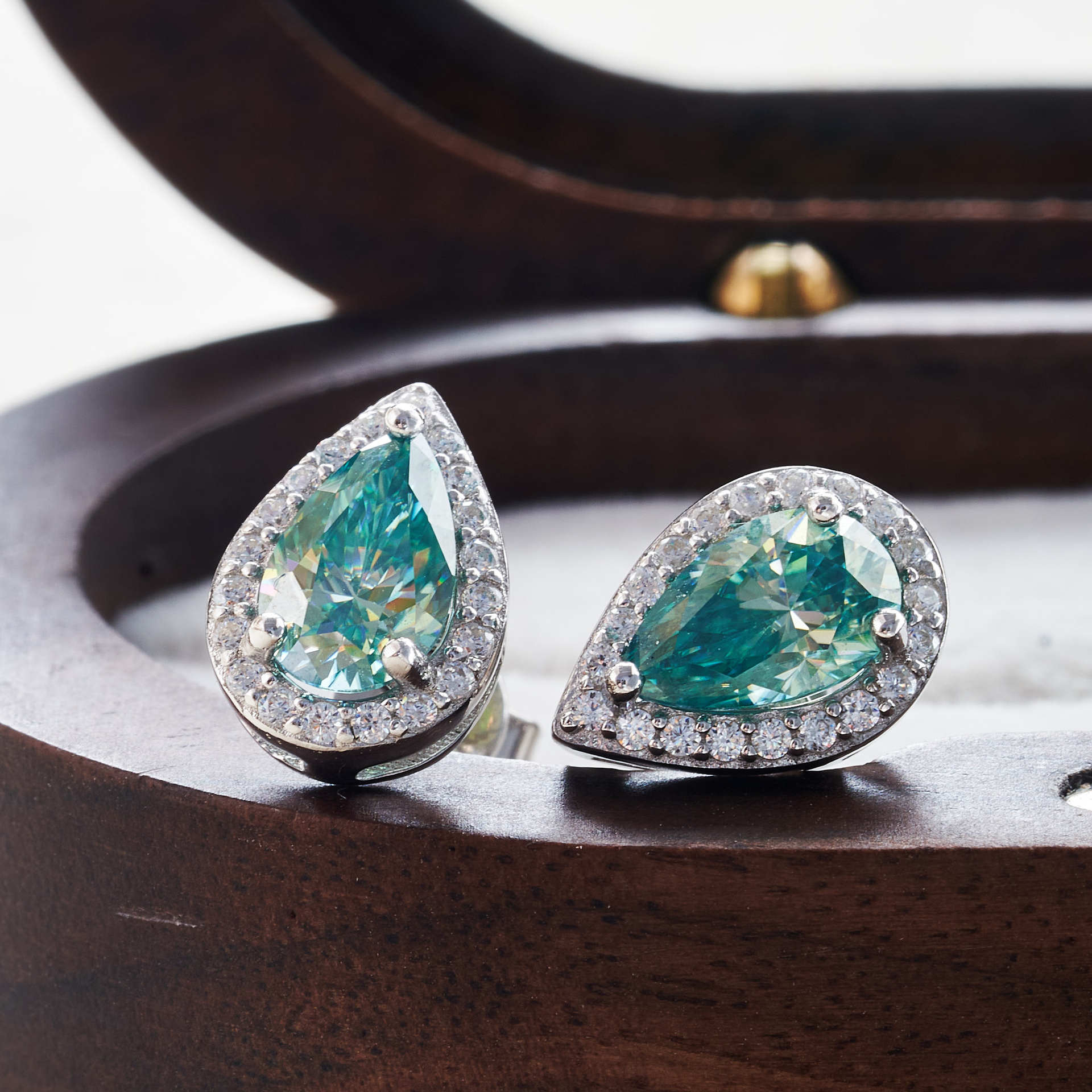 925 pendientes de plata esterlina mujer azul verde 1 quilate peras moissanita pendientes chapados pt950 oro fábrica de joyas de orejas compactas