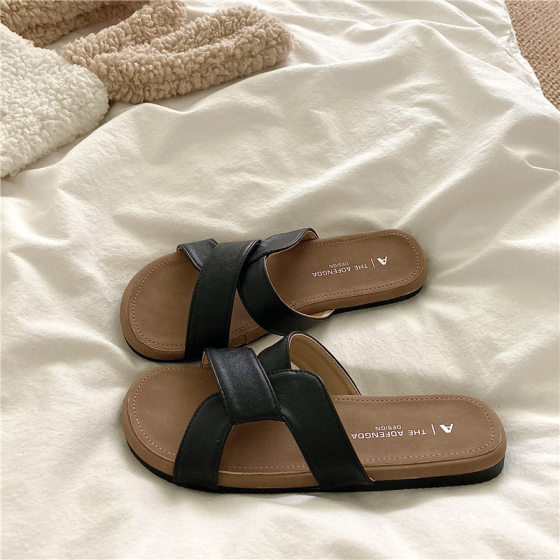 Soft waxy Q bomb ~! Good Texted Niche Kink Cross Slippers Women's Soft Outfit Summer Instagram Style Beach Sandals