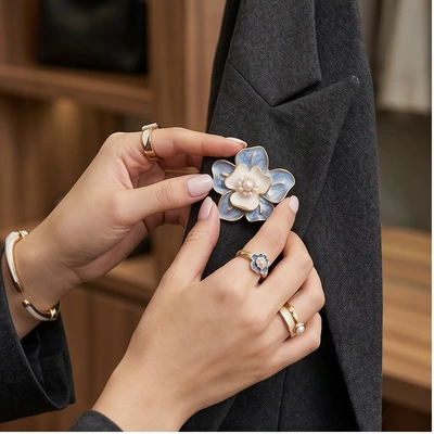 Brooch with a Small Fragrance: Yaxa sancaqları