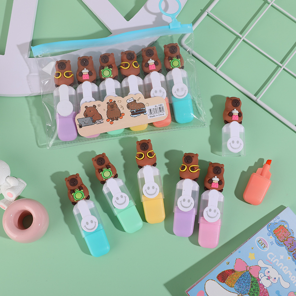 Capibara mini resaltador adorable estudiante dibujo creativo pintado trazos de coloración marcador clave