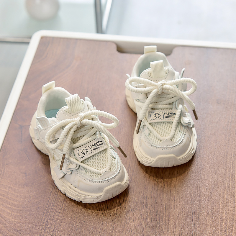 Zapatos deportivos para niños primavera nuevos zapatos de papá niñas respirables zapatos para bebés malos zapatos blancos universales zapatos simples en stock