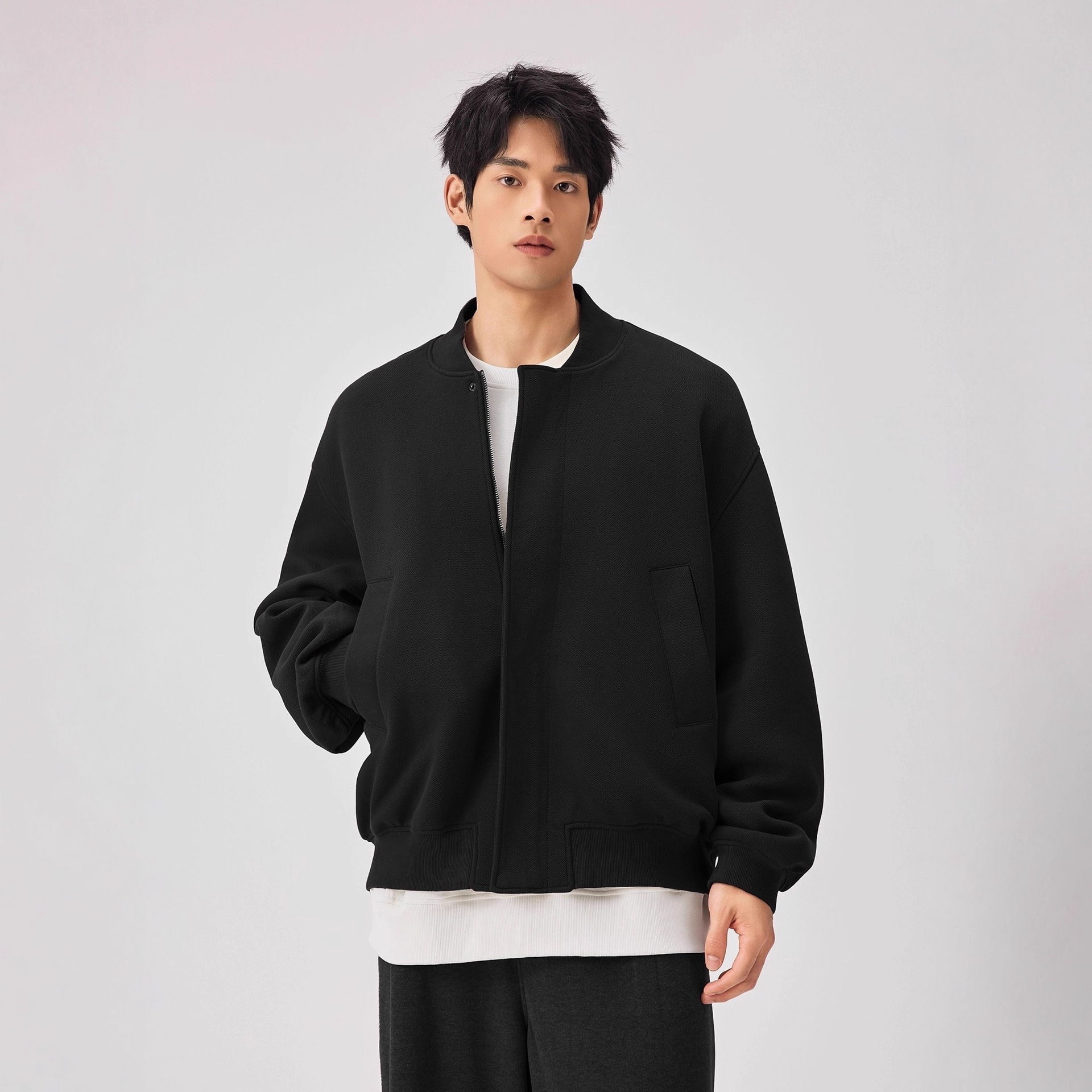 Leichte, luxuriöse Freizeitjacke, gestrickte Baseballjacke für Herren, schwarz, locker geschnitten_voghion.com