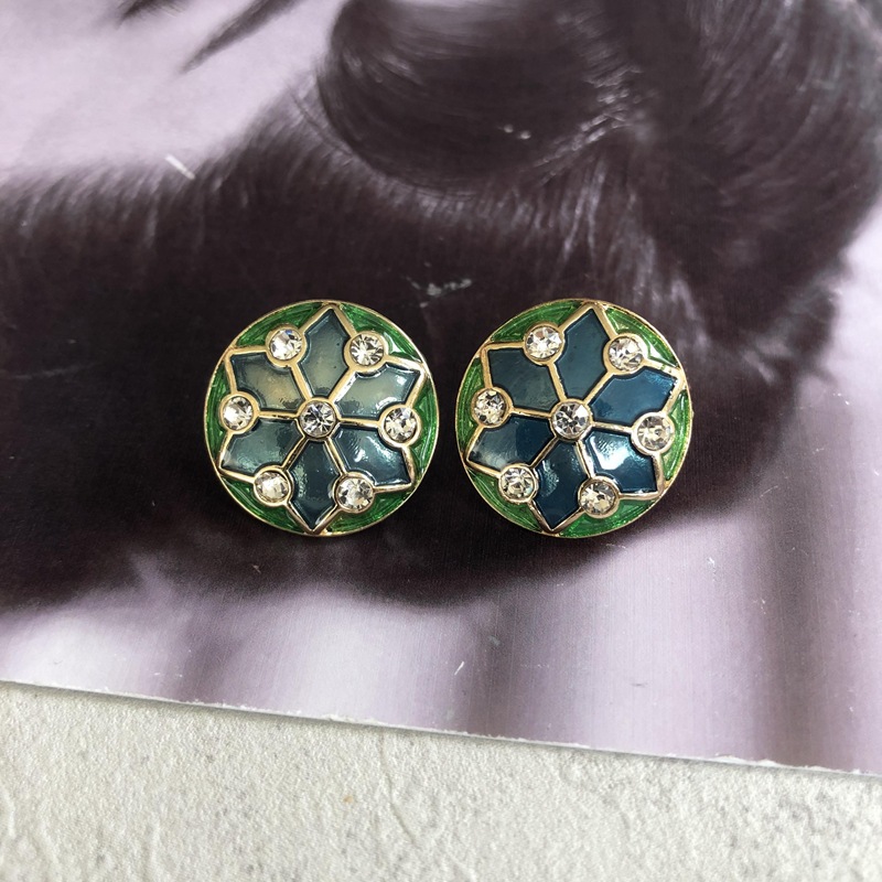 Retro Green Enamel Square Water Drop Pendant Earrings Wholesale Nihaojewelry display picture 10
