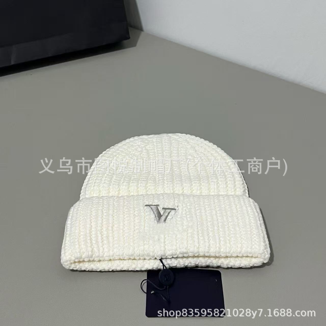 흰색 (중간 글자)
