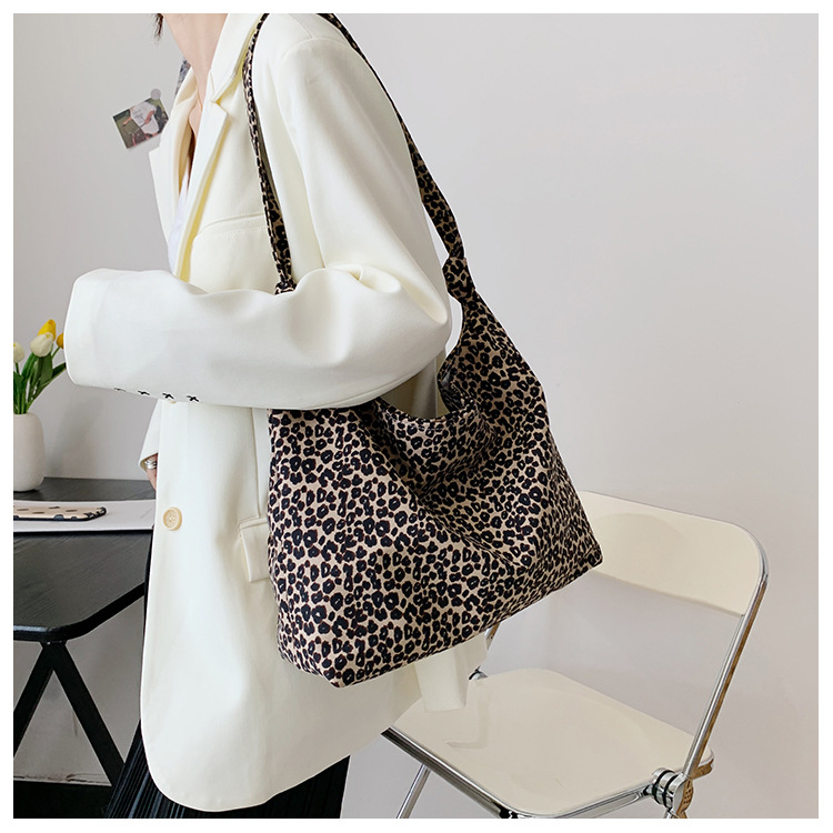 2024 new small leopard print shoulder shopping fashion canvas women's handbag stylish armpit bag_voghion.com