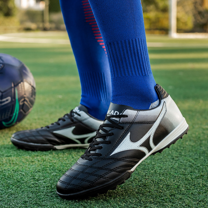 Al por mayor transfronterizo más tamaño al aire libre primaria y secundaria estudiantes de la escuela zapatos de fútbol de uñas rotas jóvenes transpirable entrenamiento deportivo zapatos hombres y mujeres