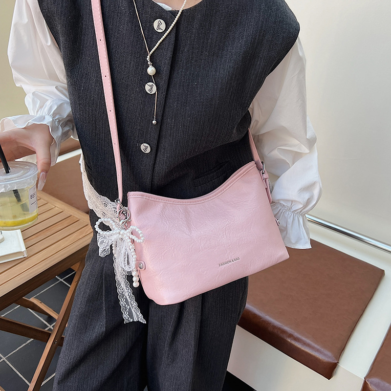 Bolso de axila para mujer 2025 nuevo estilo de alta gama, bolso de hombro de nicho, bolso de mensajero de todo fósforo de cercanías, bolso de cubo popular de este año