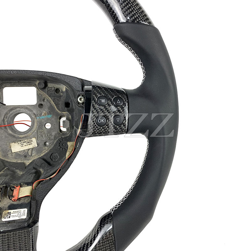 Suitable for Volkswagen Golf GTI MK5 LED carbon fiber steering wheel upgrade modification 2003-2008